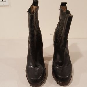 FRYE LEATHER ANKLE BOOTS